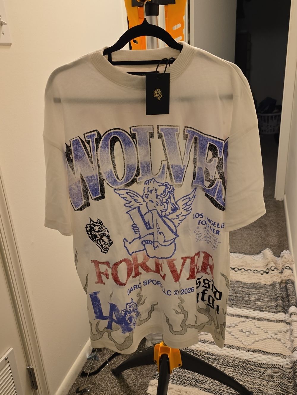 NWT Darcsport White 'Wolves Forever' Graphic Short Sleeve Tee by